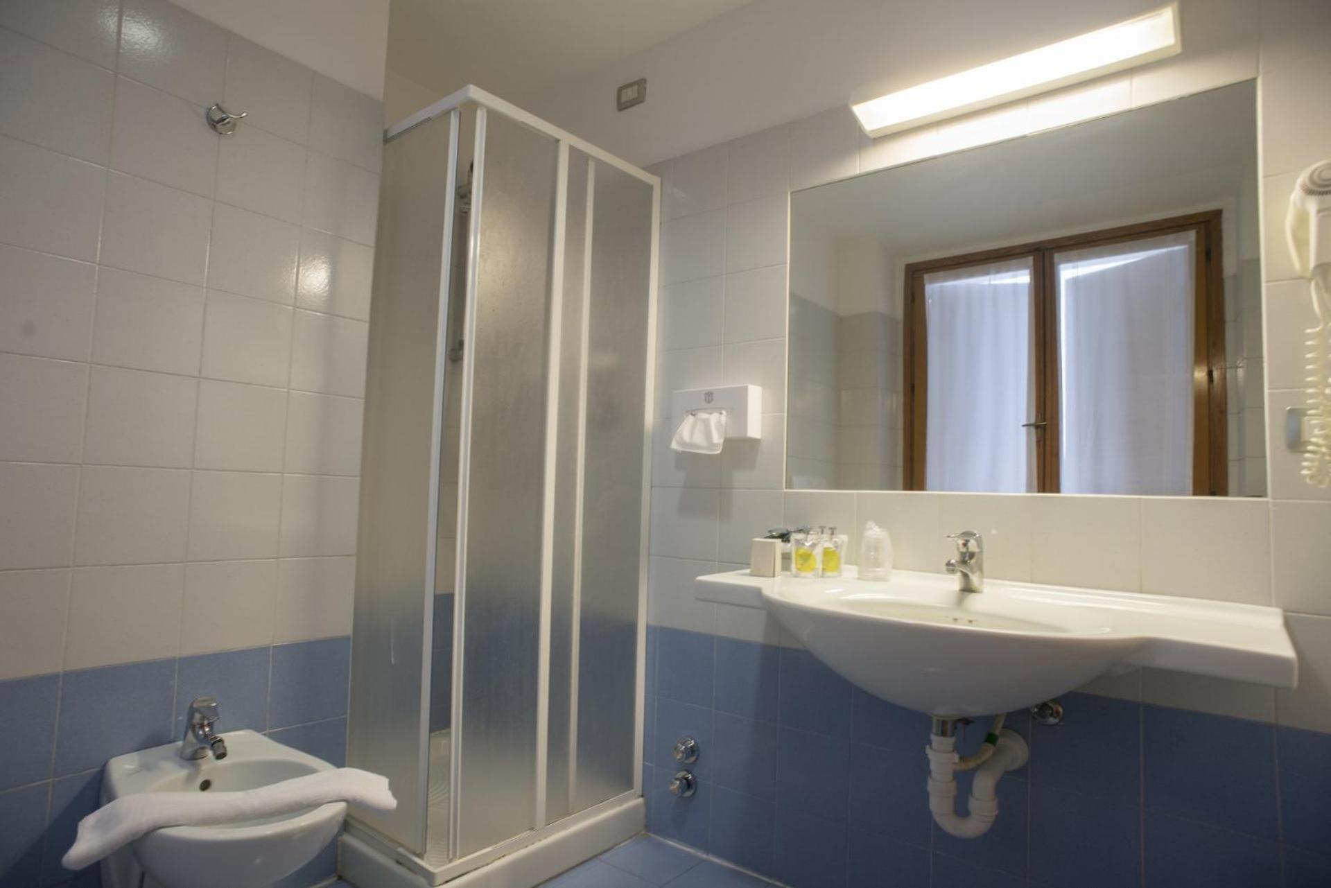 Economy Double or Twin Room,1357151135:JPEG